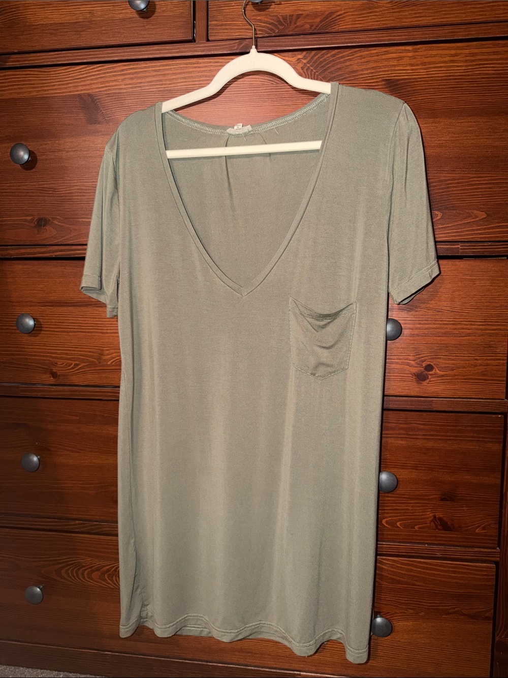 POL Oversized V-Neck Basic Tee Olive Green | Size L